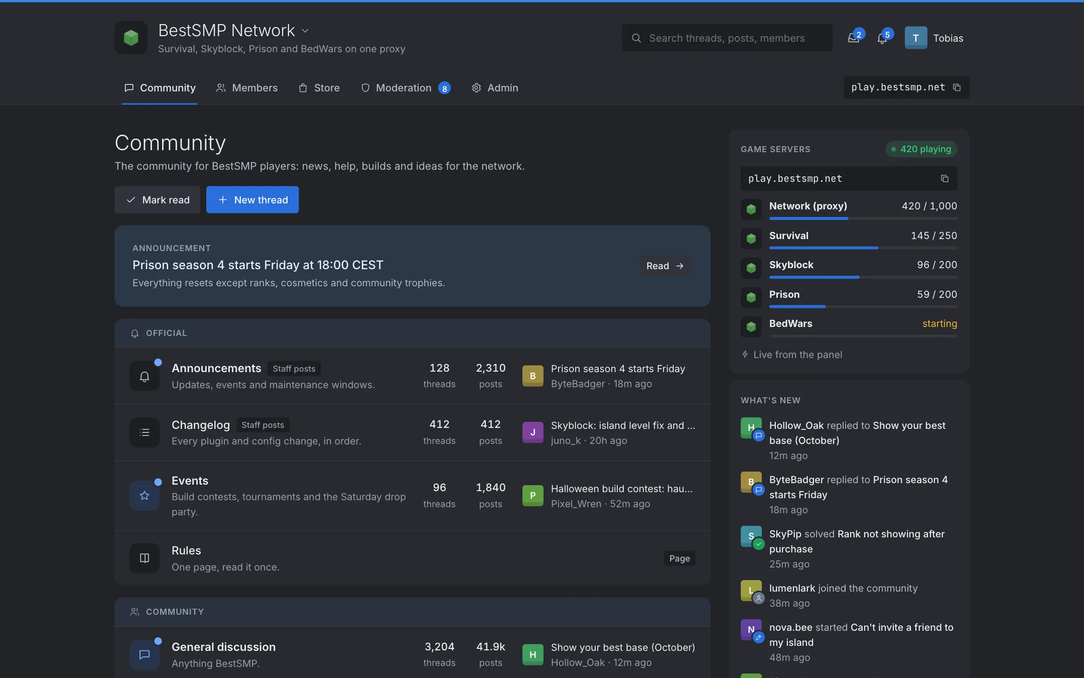 A Servio community home: boards, an announcement, live server player counts and recent activity.